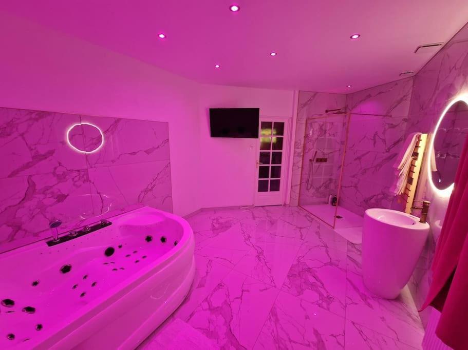 Maison Chic Avec Jacuzzi Sur Oise Yaospa60 Holiday home